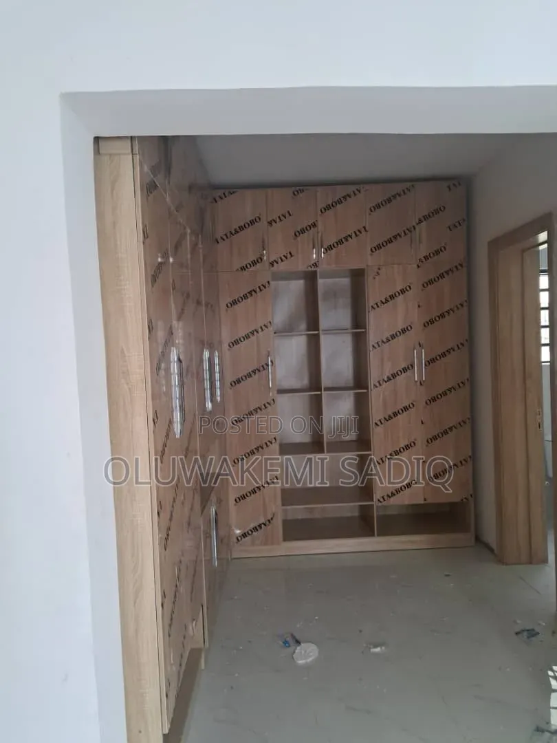 5bdrm Duplex in Adeniyi Jones for sale in Adeniyi Jones