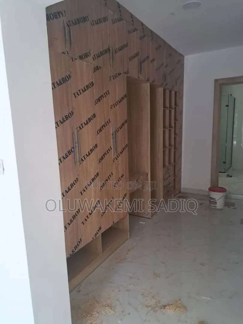 5bdrm Duplex in Adeniyi Jones for sale in Adeniyi Jones
