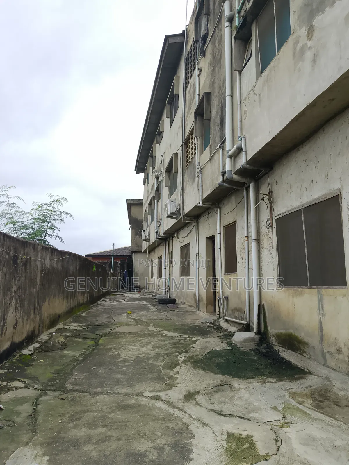 11bdrm Block of Flats in Okeoriya, Jumofak for sale in Jumofak