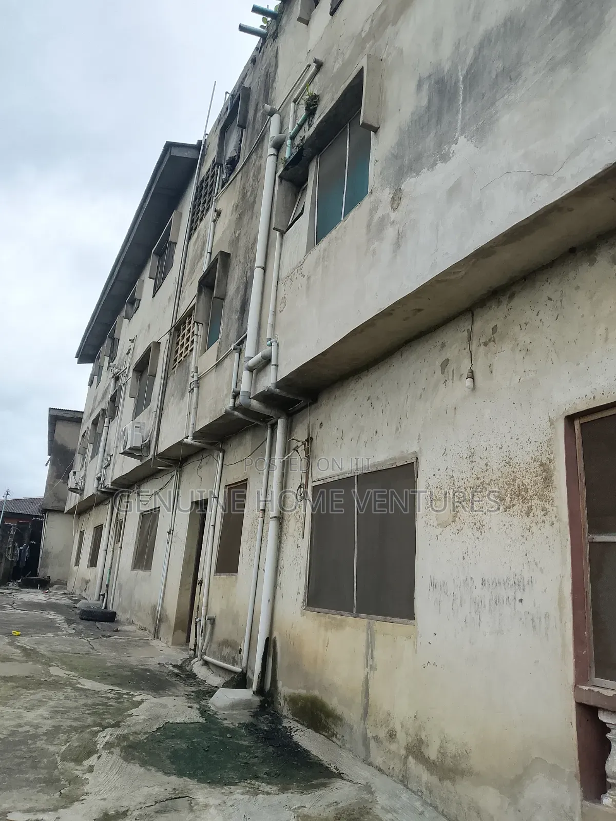 11bdrm Block of Flats in Okeoriya, Jumofak for sale in Jumofak