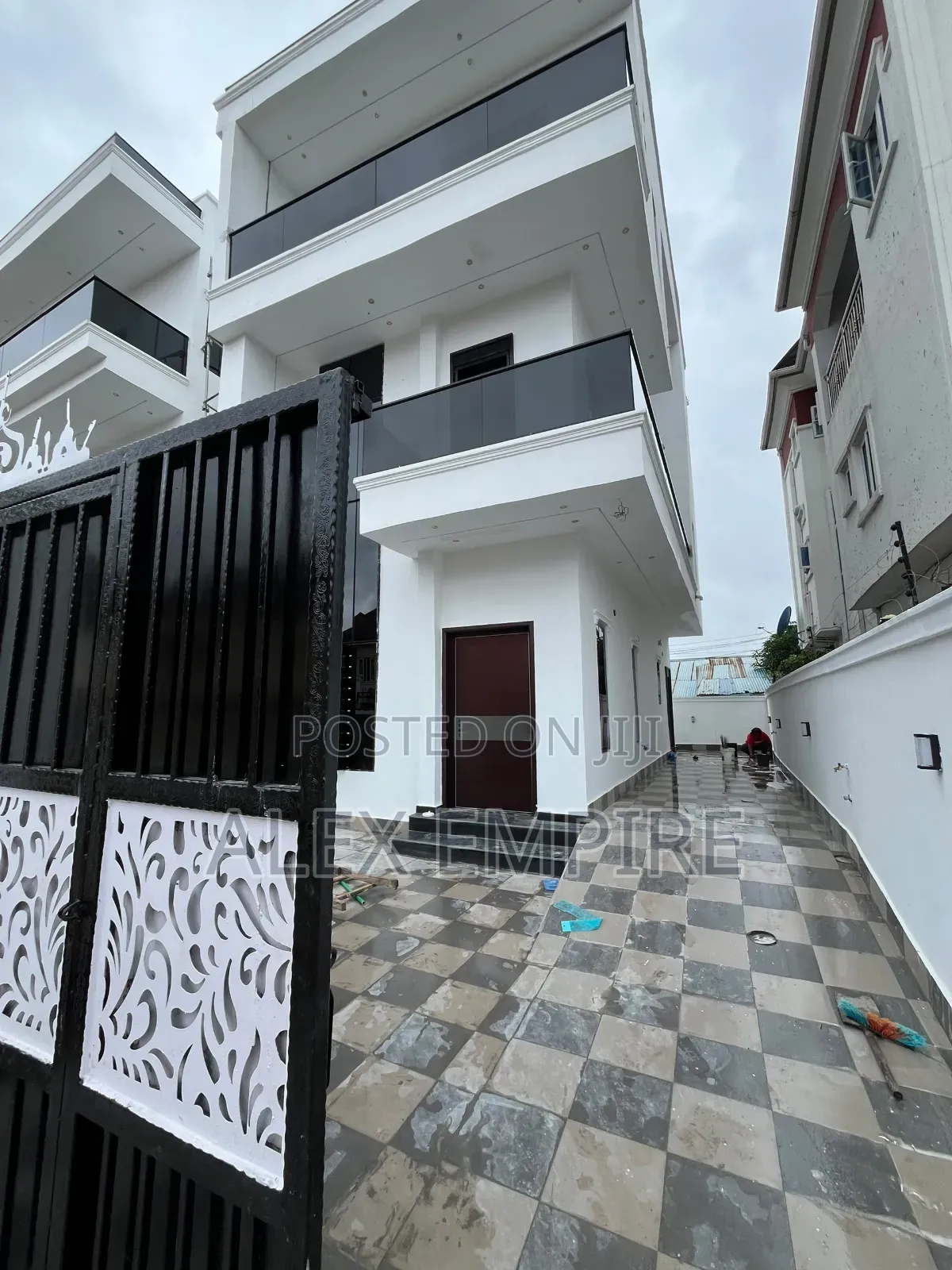 5bdrm Duplex in Ago Palace for sale in Ago Palace