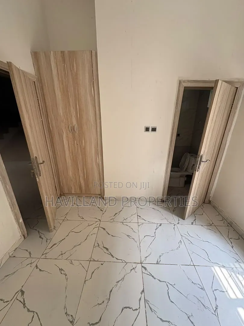4bdrm Shared Apartment in Orchid Round About, Chevron for rent in Chevron