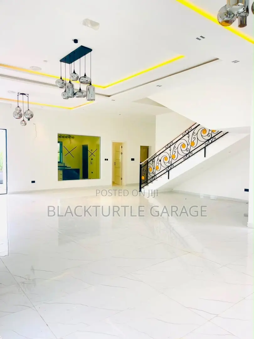 6bdrm Duplex in Off Lekki-Epe Expressway for sale in Off Lekki-Epe Expressway