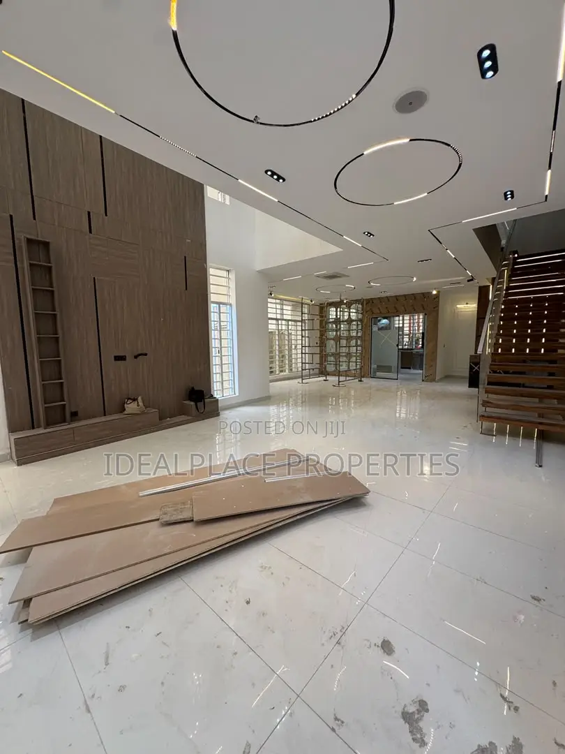 5bdrm Duplex in Chevron for sale in Chevron