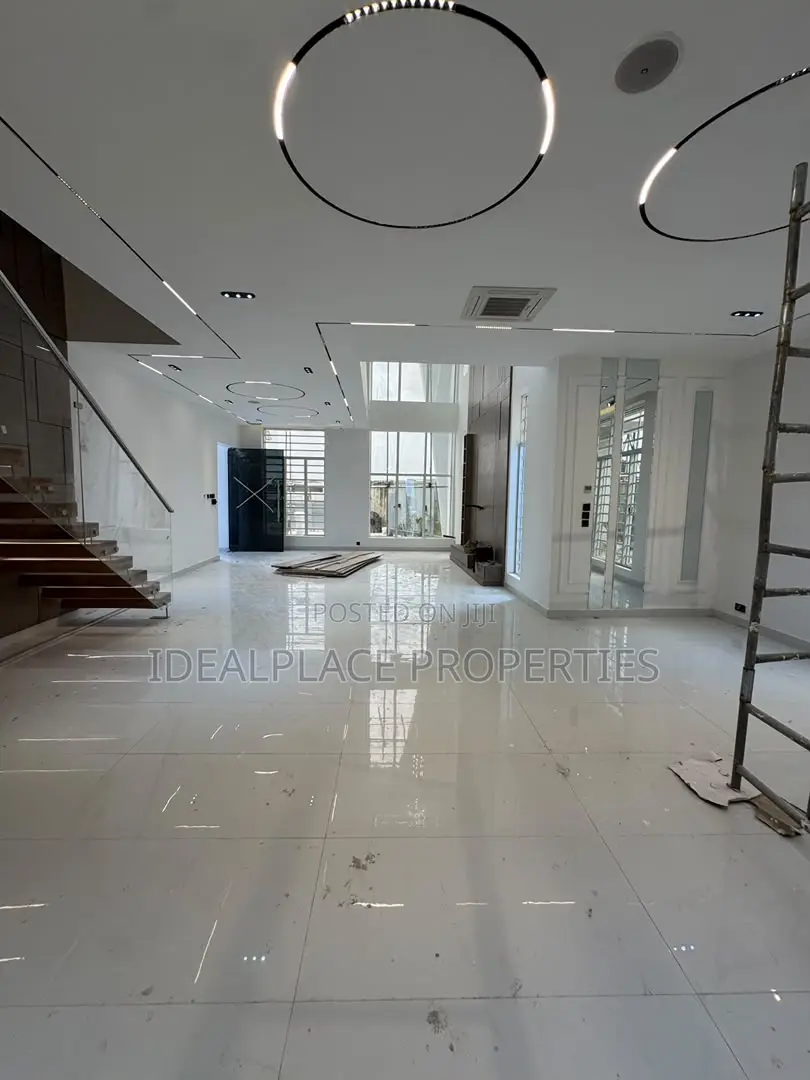 5bdrm Duplex in Chevron for sale in Chevron