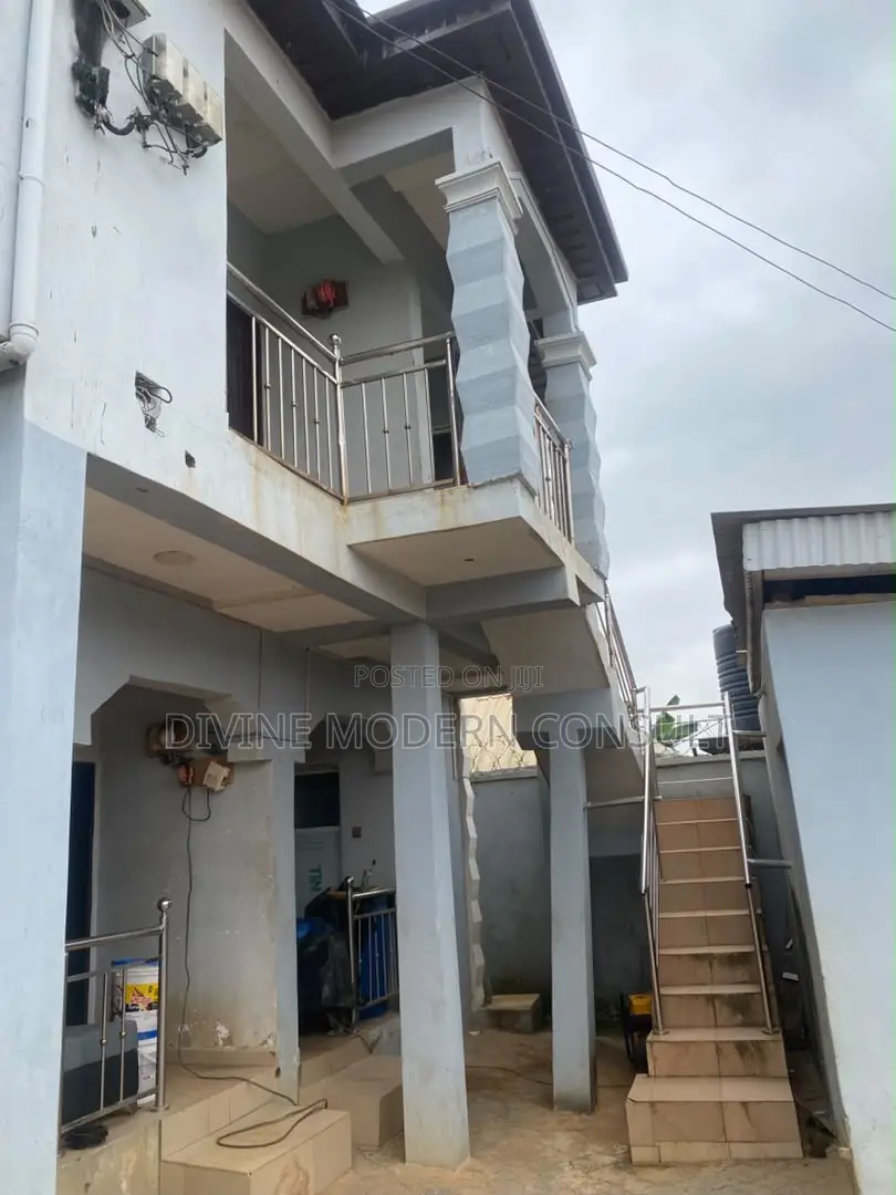 6bdrm Bungalow in Lagos State for sale in Lagos State