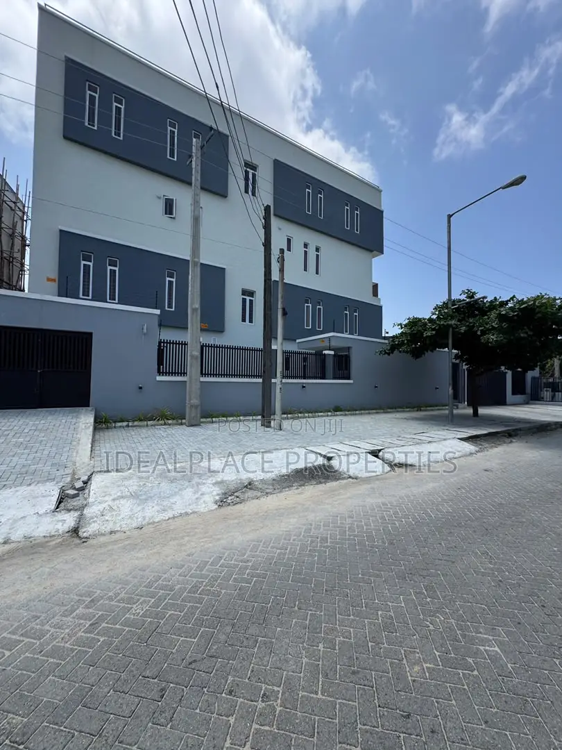 2bdrm Maisonette in Lekki Phase 1 for sale in Lekki Phase 1