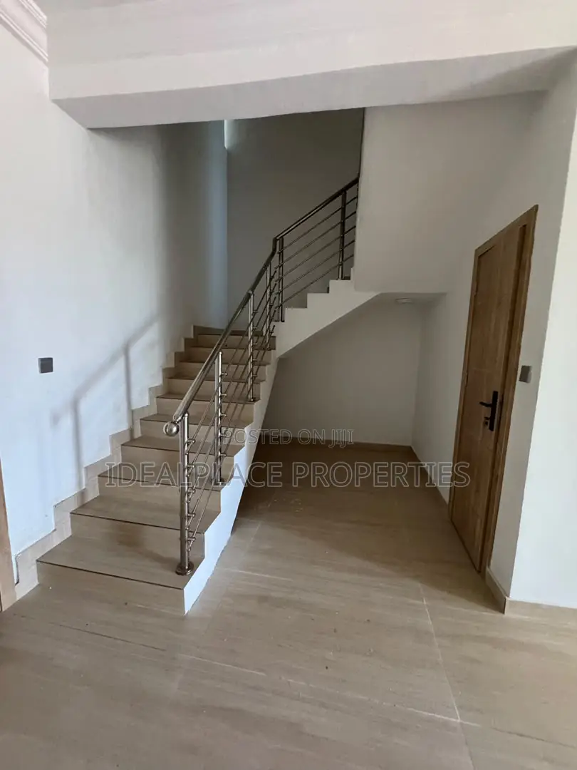 2bdrm Maisonette in Lekki Phase 1 for sale in Lekki Phase 1
