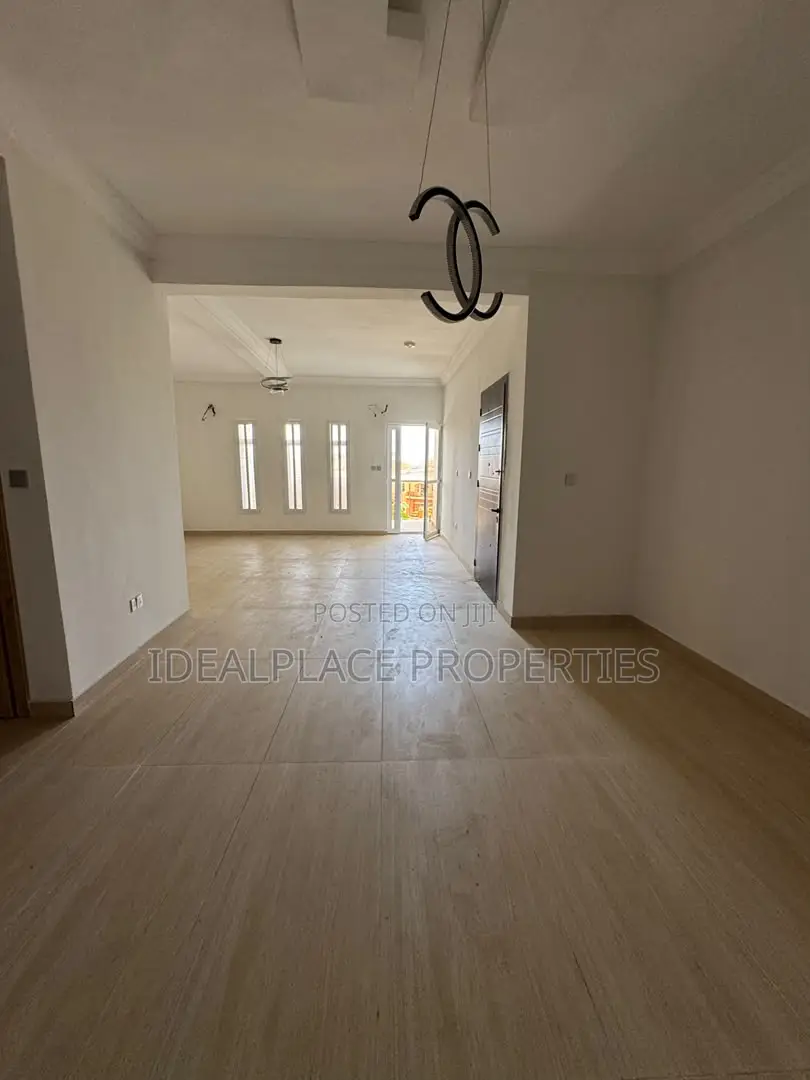 2bdrm Maisonette in Lekki Phase 1 for sale in Lekki Phase 1