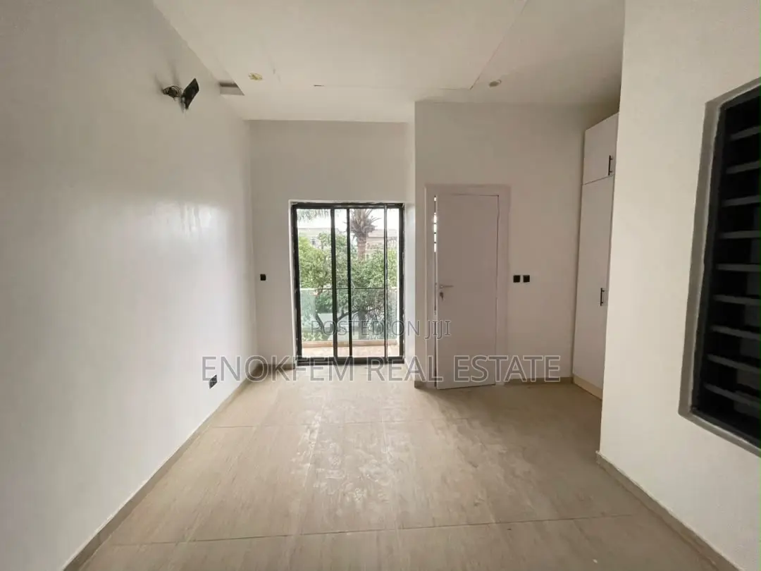 3bdrm Block of Flats in Lagos State for sale in Lagos State