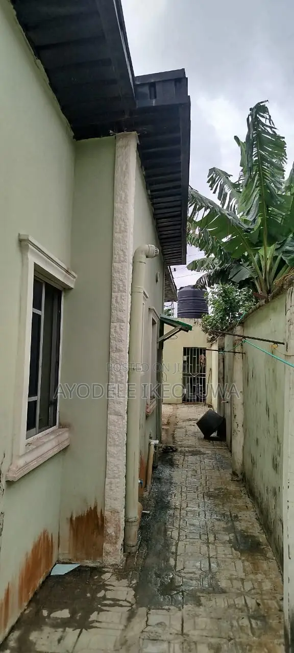 3bdrm Bungalow in Isuti Road, Igando / Ikotun/Igando for sale in Igando / Ikotun/Igando