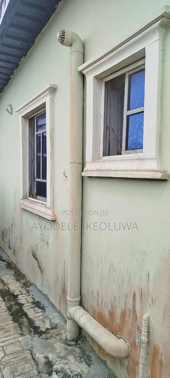 3bdrm Bungalow in Isuti Road, Igando / Ikotun/Igando for sale in Igando / Ikotun/Igando