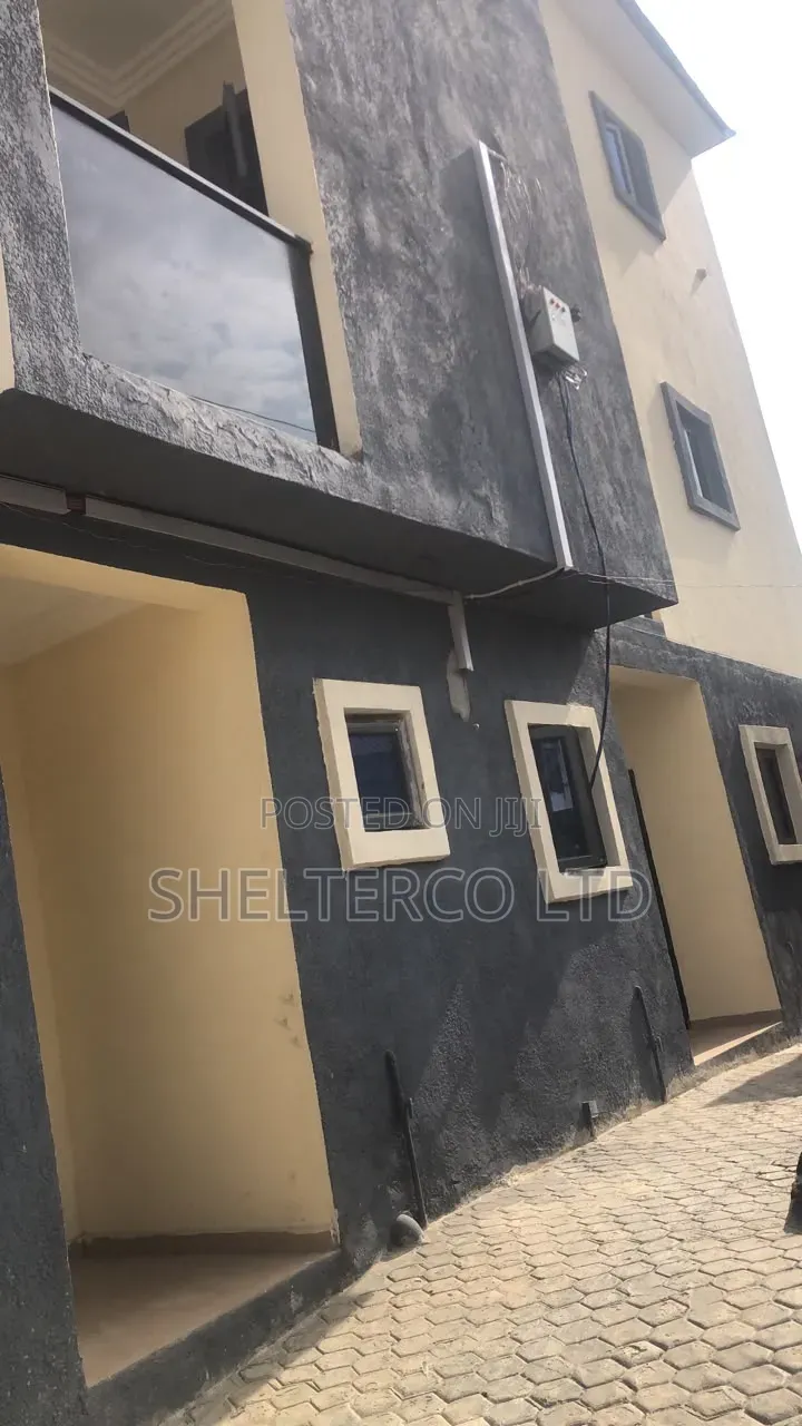 10bdrm Block of Flats in Gated Clos, Omole Phase 1 for sale in Omole Phase 1