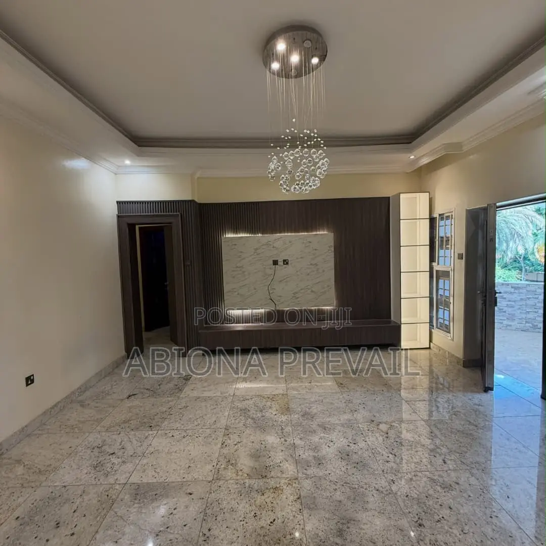 5bdrm Mansion in Apo District for sale in Apo District
