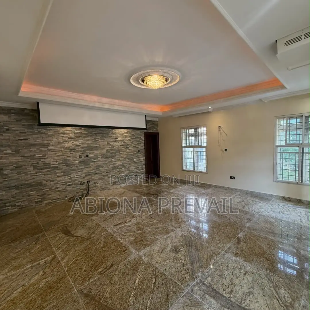 5bdrm Mansion in Apo District for sale in Apo District