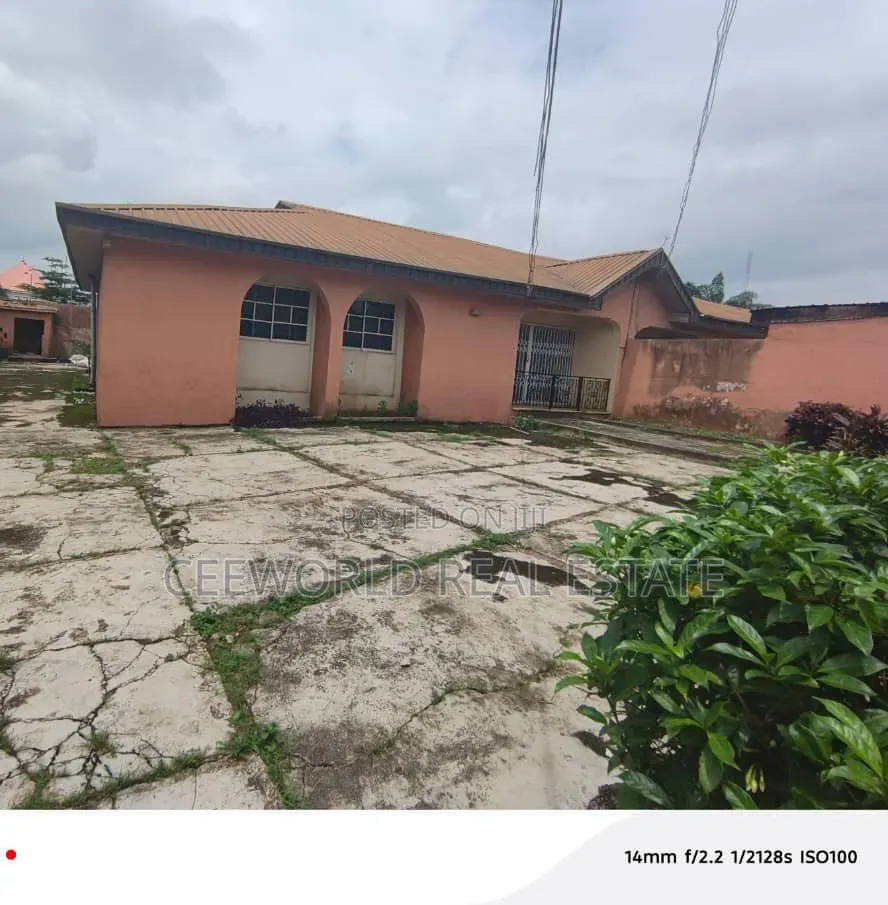 Commercial Spacious 3 Bedroom Detached Bungalow With Bq and Lock-Up in Bodija