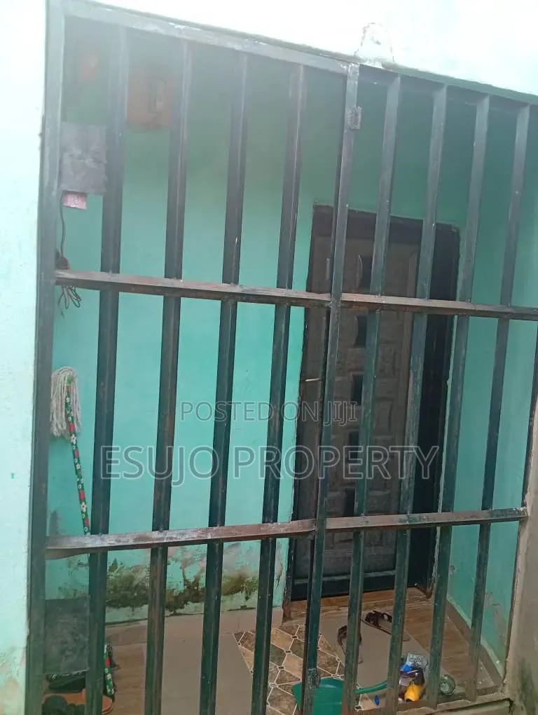 Furnished 5bdrm House in John Linus Road, Uyo for sale in Uyo