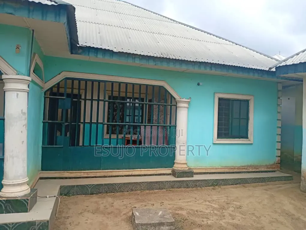 Furnished 5bdrm House in John Linus Road, Uyo for sale in Uyo