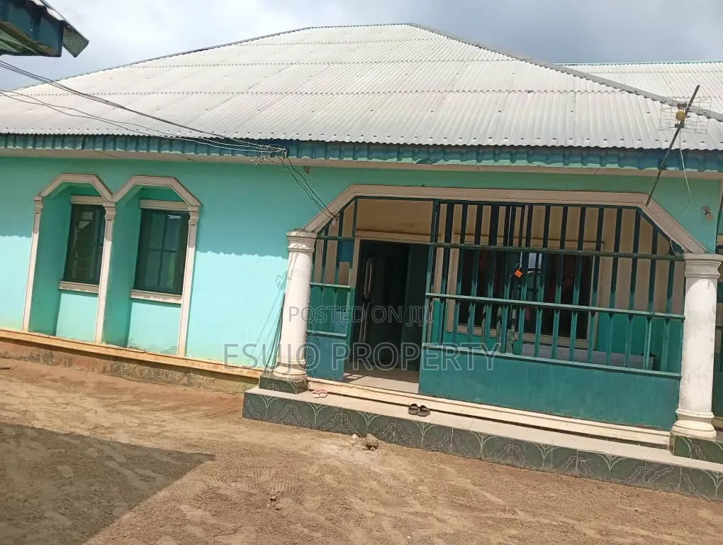 Furnished 5bdrm House in John Linus Road, Uyo for sale in Uyo