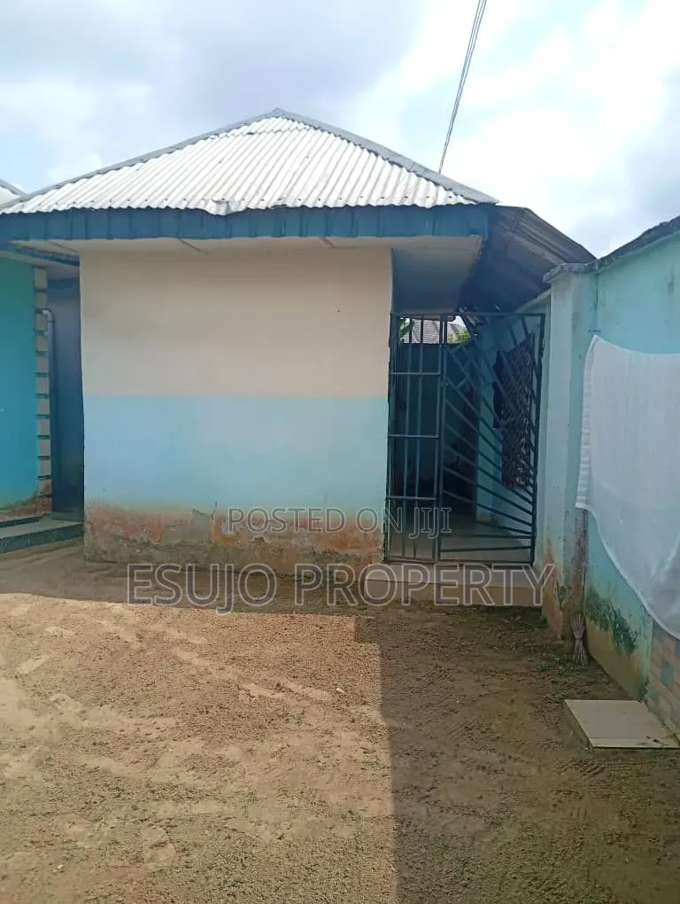 Furnished 5bdrm House in John Linus Road, Uyo for sale in Uyo