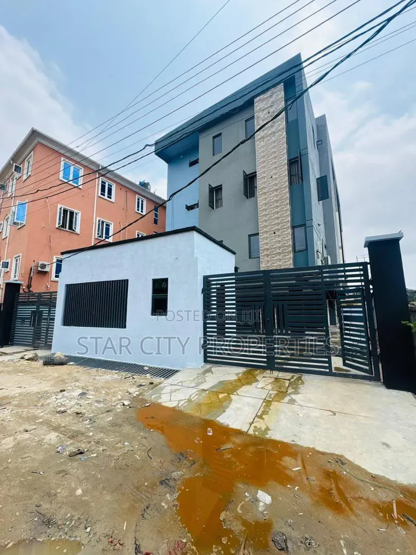 2bdrm Apartment in Surulere Lagos, Western Avenue for sale in Western Avenue