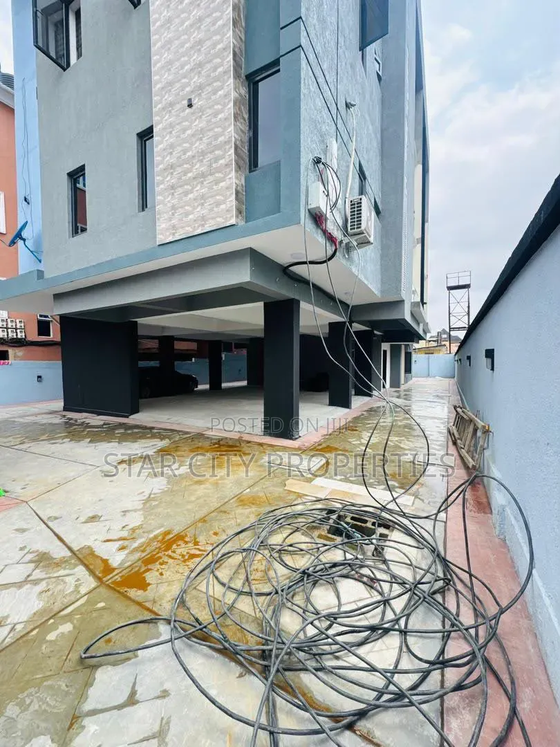 2bdrm Apartment in Surulere Lagos, Western Avenue for sale in Western Avenue