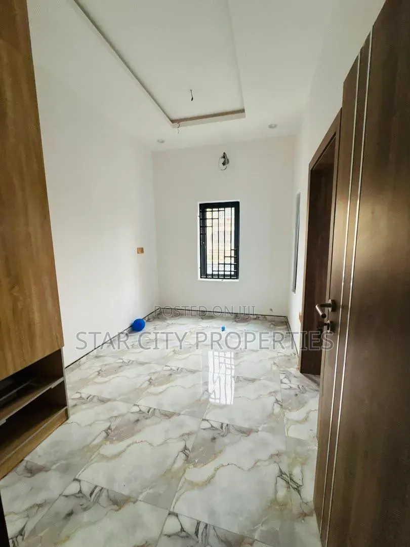 2bdrm Apartment in Surulere Lagos, Western Avenue for sale in Western Avenue