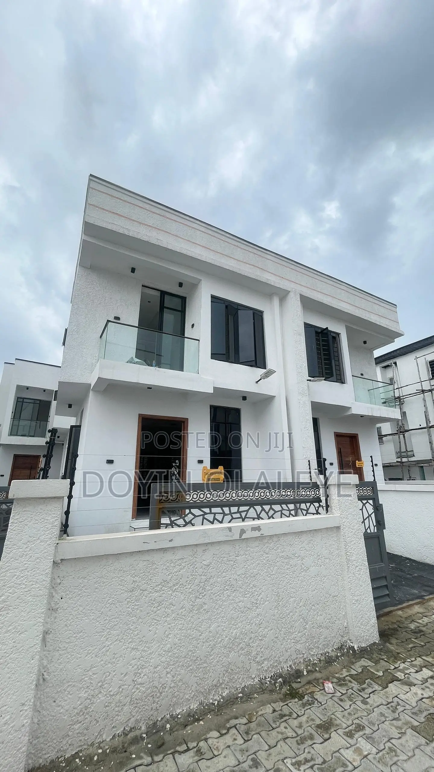 4bdrm Duplex in Ikota for sale in Ikota