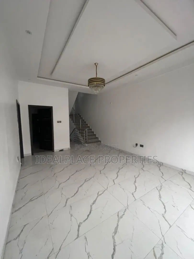 3bdrm Apartment in Ikate for sale in Ikate