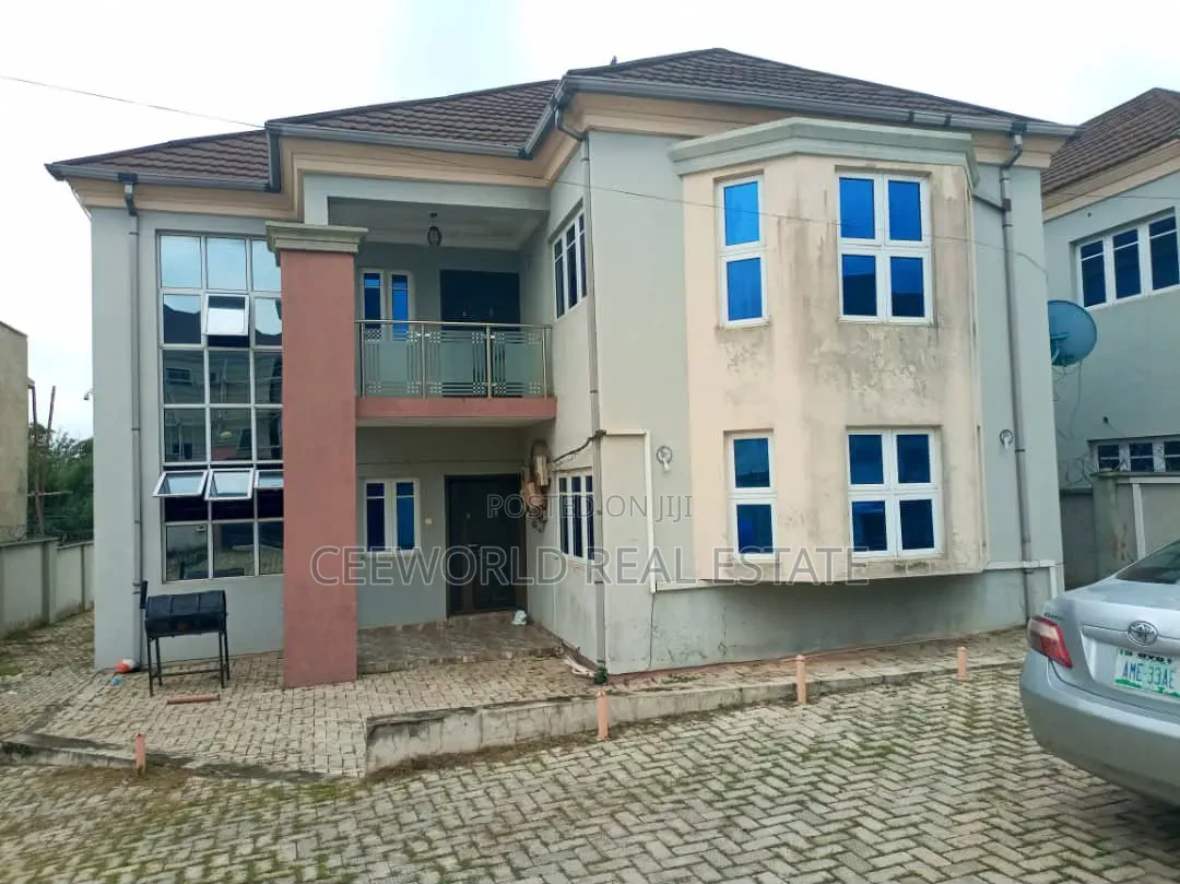 3bdrm Apartment in Kolapo Ishola Gra, Akobo for rent in Akobo