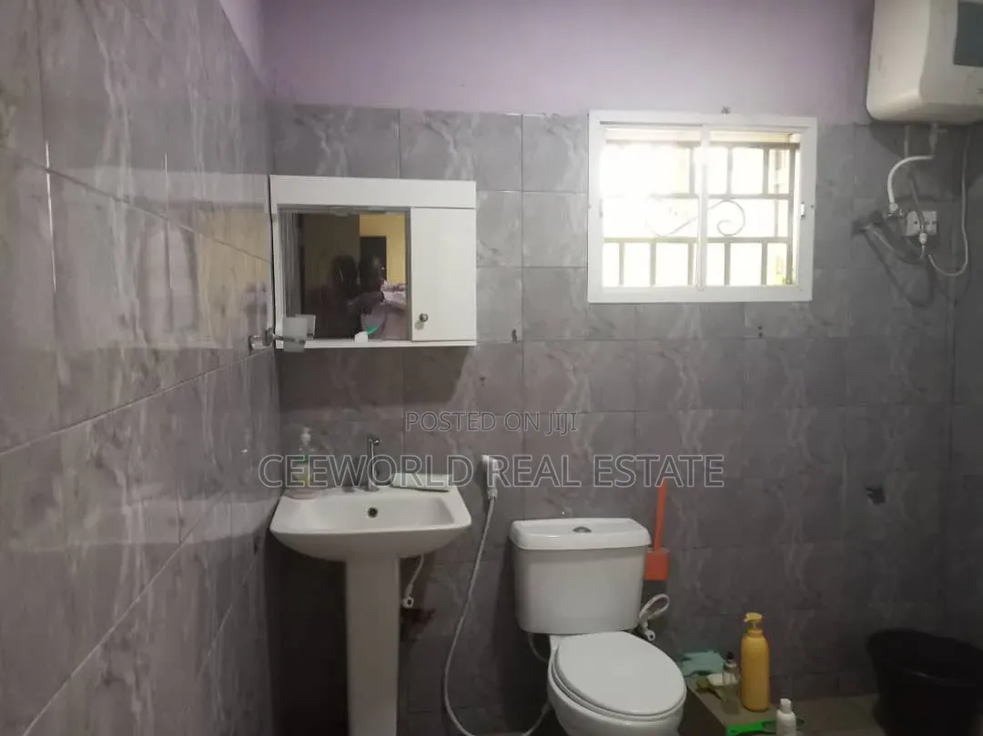 3bdrm Apartment in Kolapo Ishola Gra, Akobo for rent in Akobo