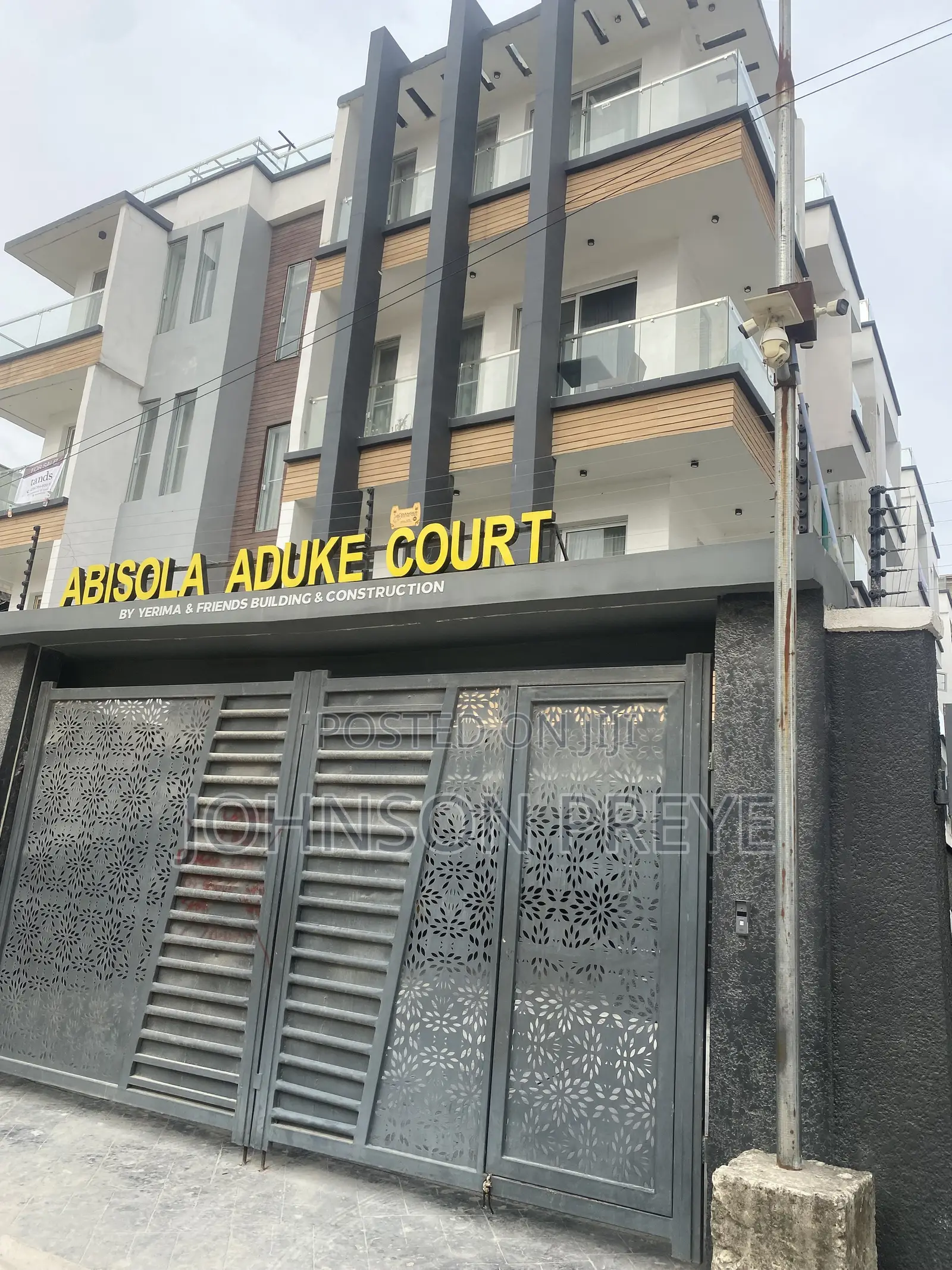 2bdrm Apartment in Abisola Court, Lekki Phase 1 for sale in Lekki Phase 1