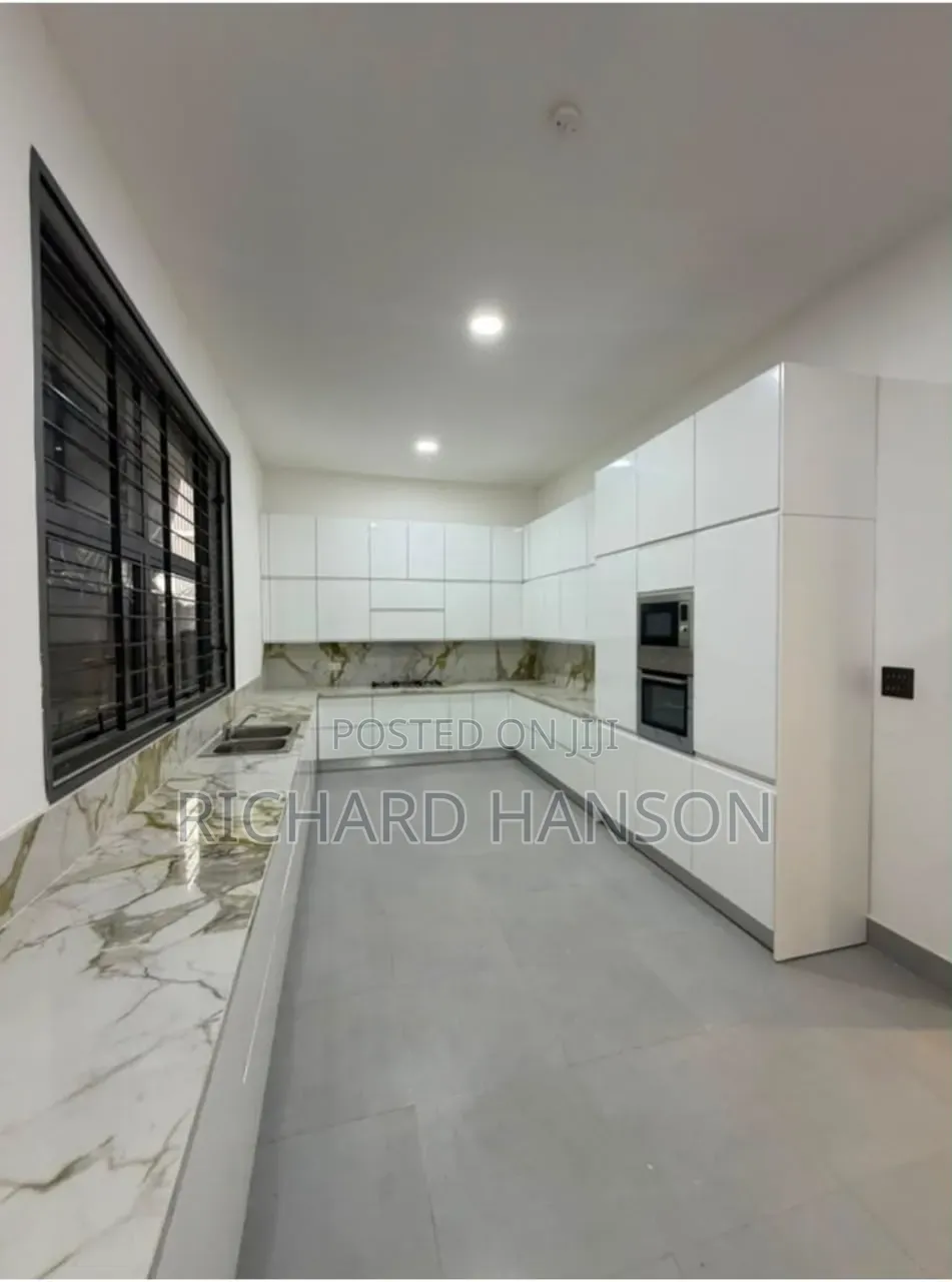 5bdrm Duplex in Waterfront, Old Ikoyi for sale in Old Ikoyi