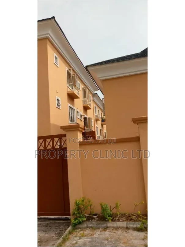 2bdrm Block of Flats in Parkview Estate for sale in Parkview Estate