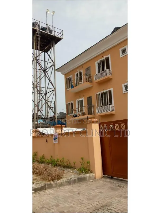 2bdrm Block of Flats in Parkview Estate for sale in Parkview Estate