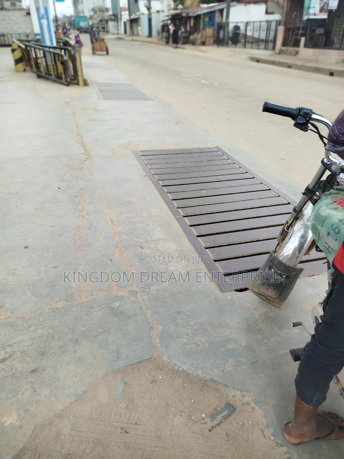 For Sale
Mega Filling Station of 6pumps Yaba DPR License in Alagomeji
