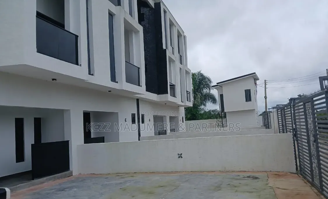 12bdrm Duplex in Shell Cooperative, for sale in Eneka