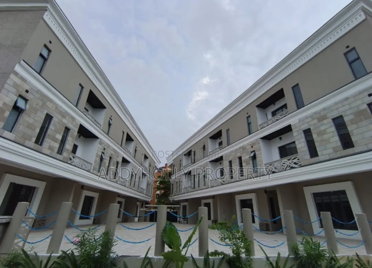 5bdrm Duplex in Parkview Estate for sale in Parkview Estate