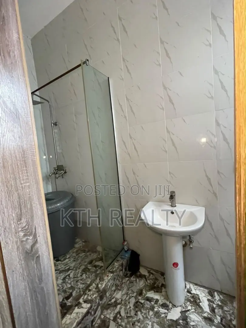 Furnished 1bdrm Shared Apartment in Rosebak Estate 5, Ikota for rent in Ikota