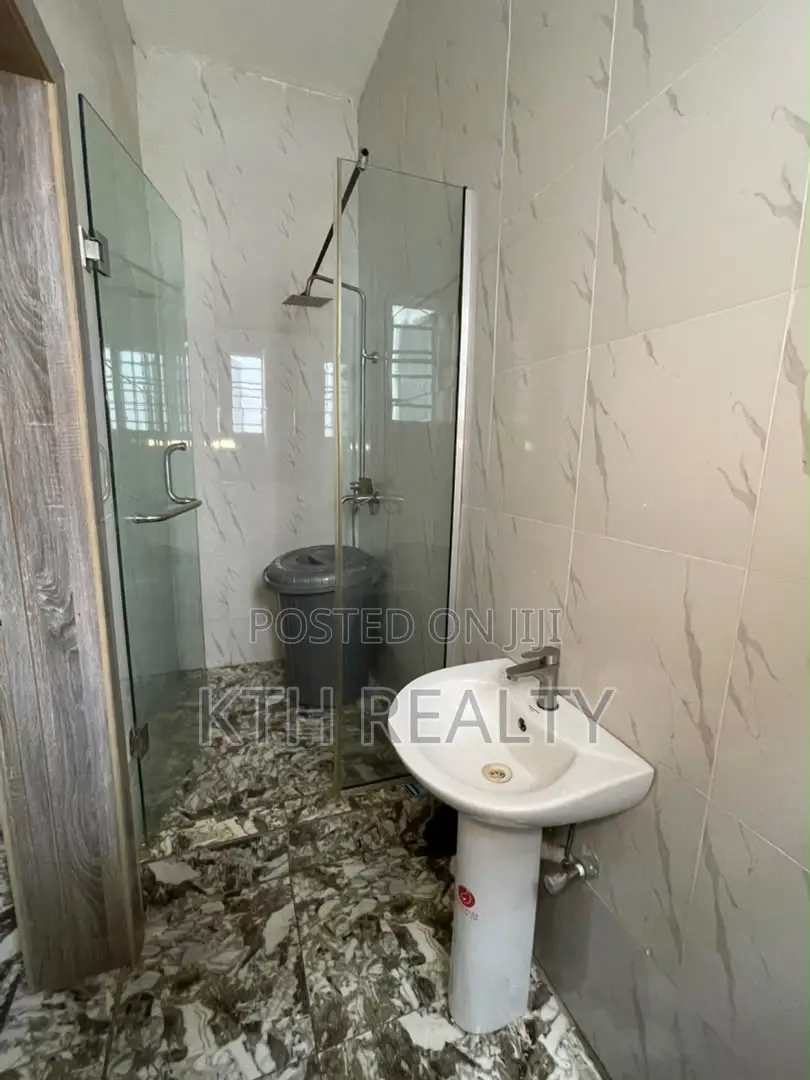Furnished 1bdrm Shared Apartment in Rosebak Estate 5, Ikota for rent in Ikota