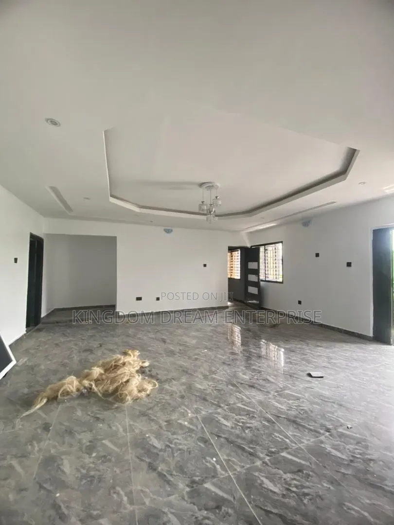 3bdrm Apartment in Ogombo Sangotedo for rent in Ogombo