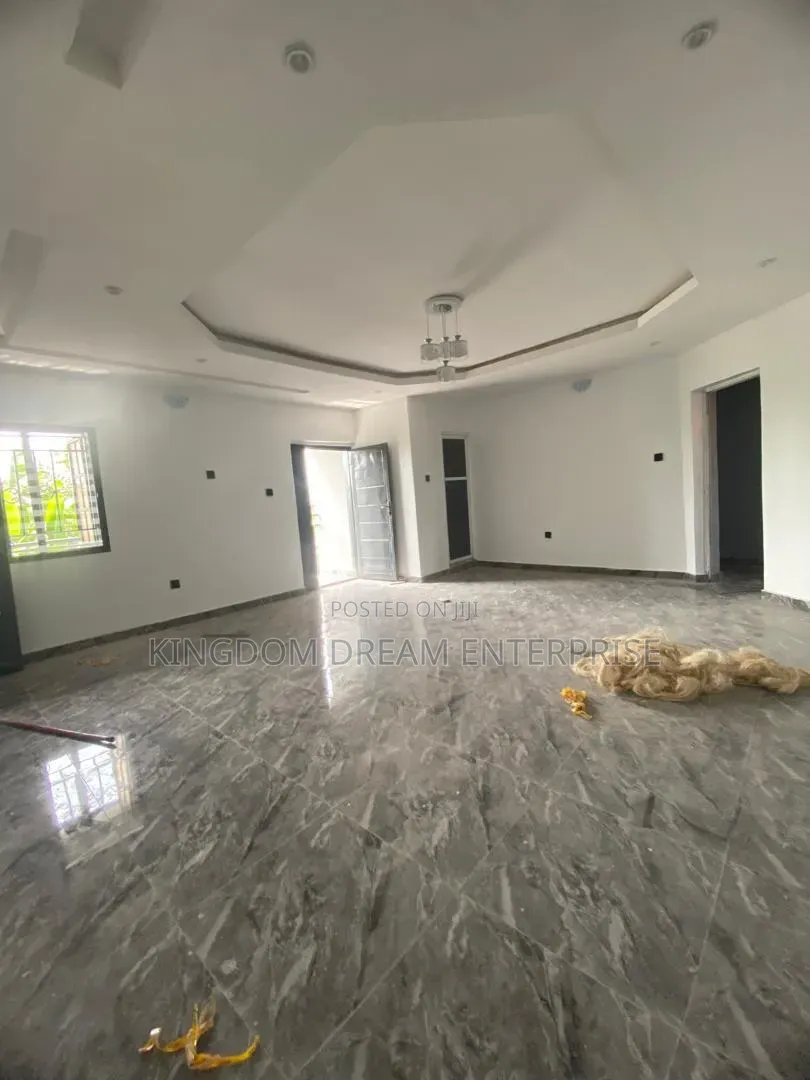 3bdrm Apartment in Ogombo Sangotedo for rent in Ogombo