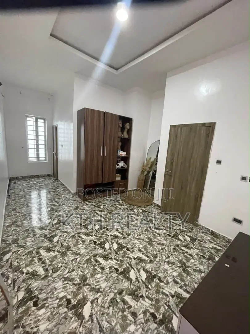 1bdrm Shared Apartment in Rosebak Estate 5, Ikota for rent in Ikota