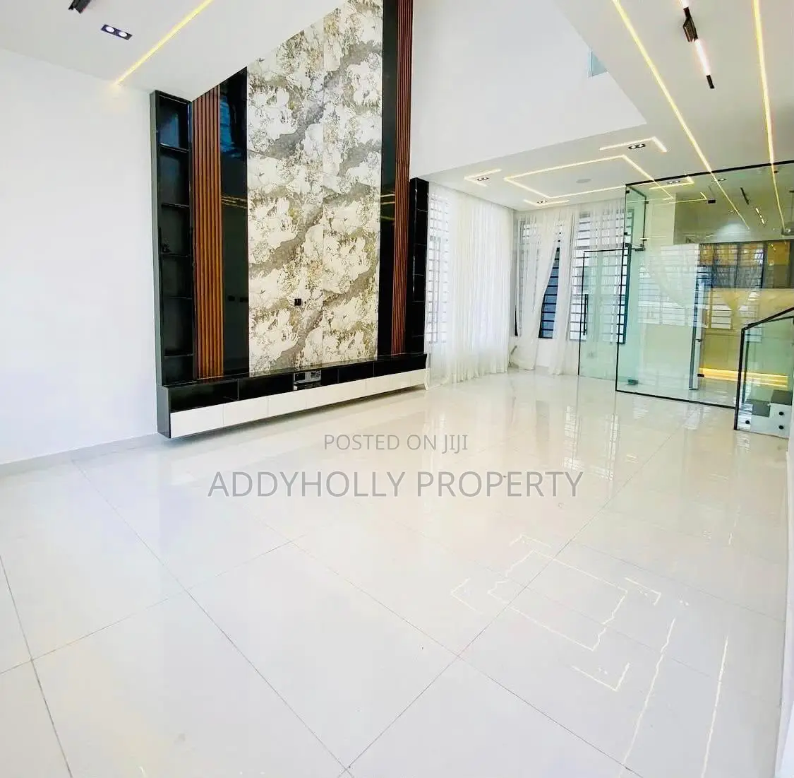 5bdrm Duplex in Ikota for sale in Ikota