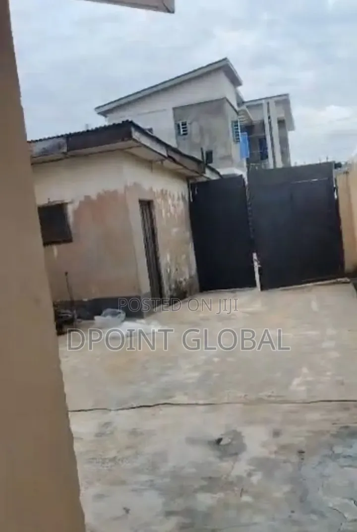 7bdrm Block of Flats in Not Estate, Akowonjo for sale in Akowonjo