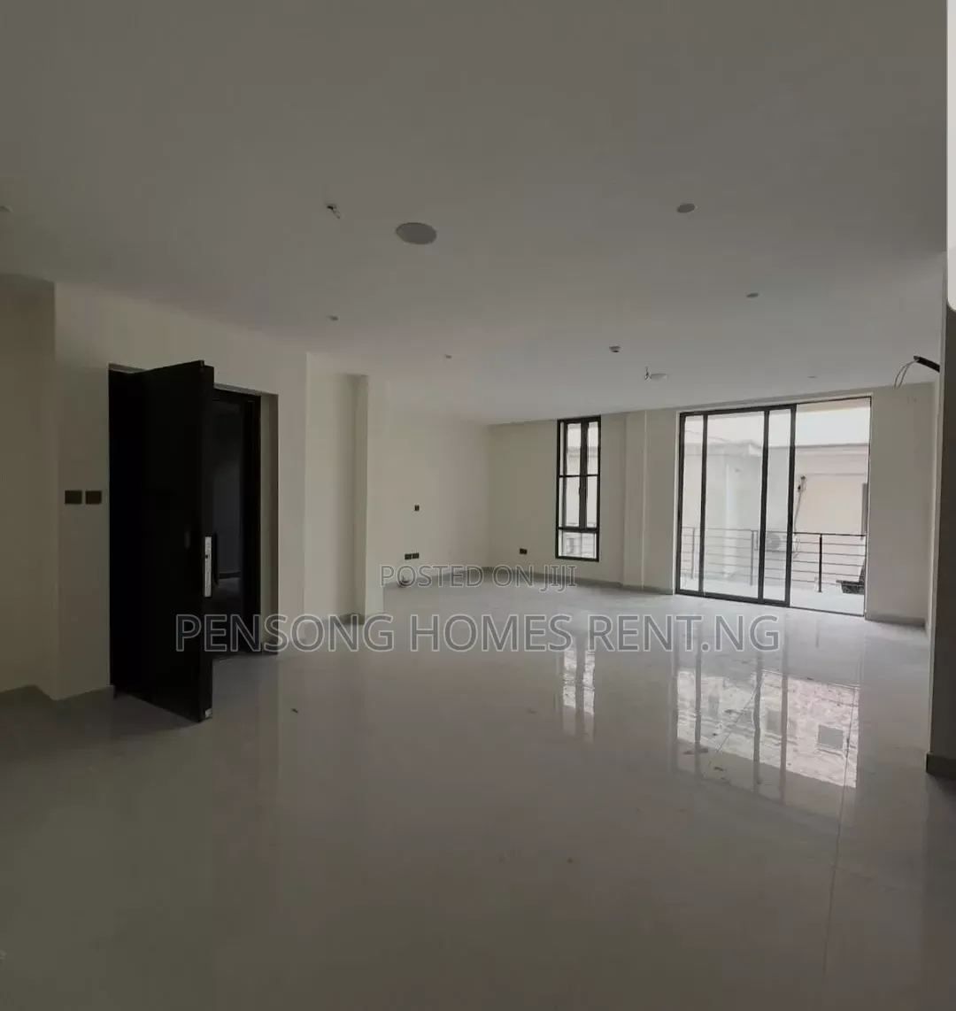 2bdrm Apartment in Lekki Phase 1 for rent in Lekki Expressway