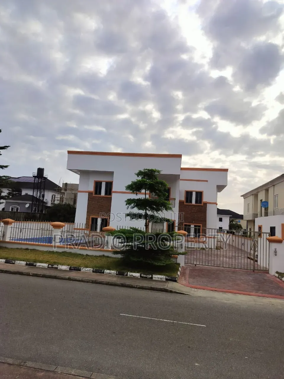 6bdrm Duplex in Royal Garden Estate, Ajiwe for sale in Ajiwe