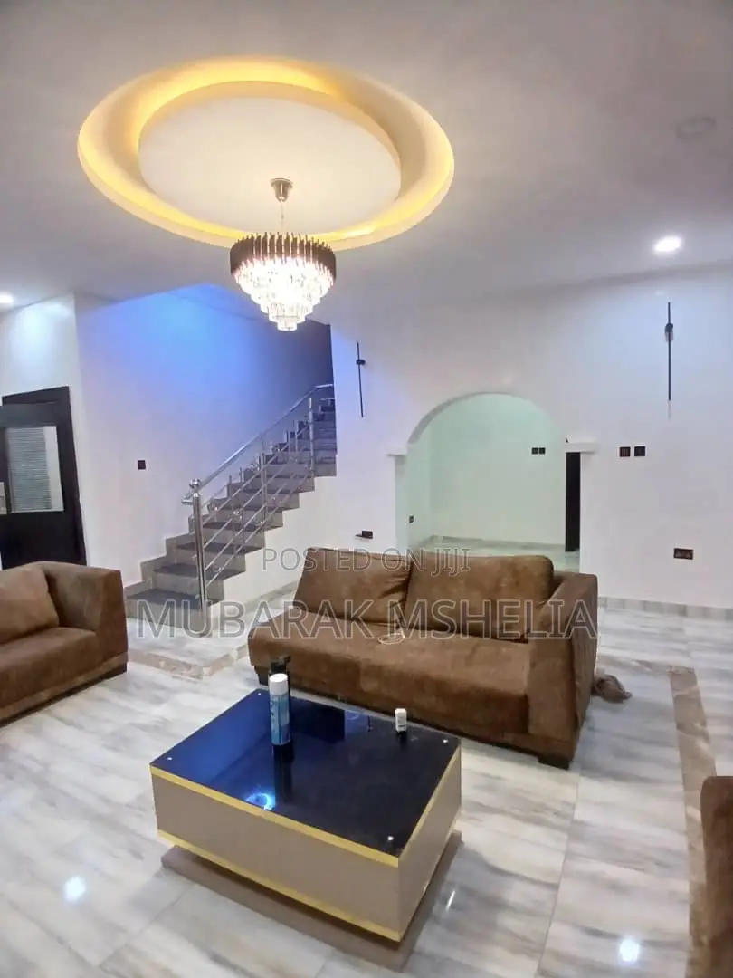 Furnished 3bdrm Duplex in Idu Industrial for sale in Idu Industrial