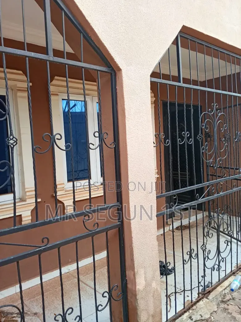 3bdrm Block of Flats in Adebomi Estate, Akala Express for rent in Akala Express