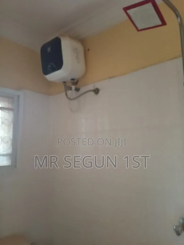 3bdrm Block of Flats in Adebomi Estate, Akala Express for rent in Akala Express